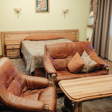 Тау-House Hotel Kok-Shoky Екстериор снимка