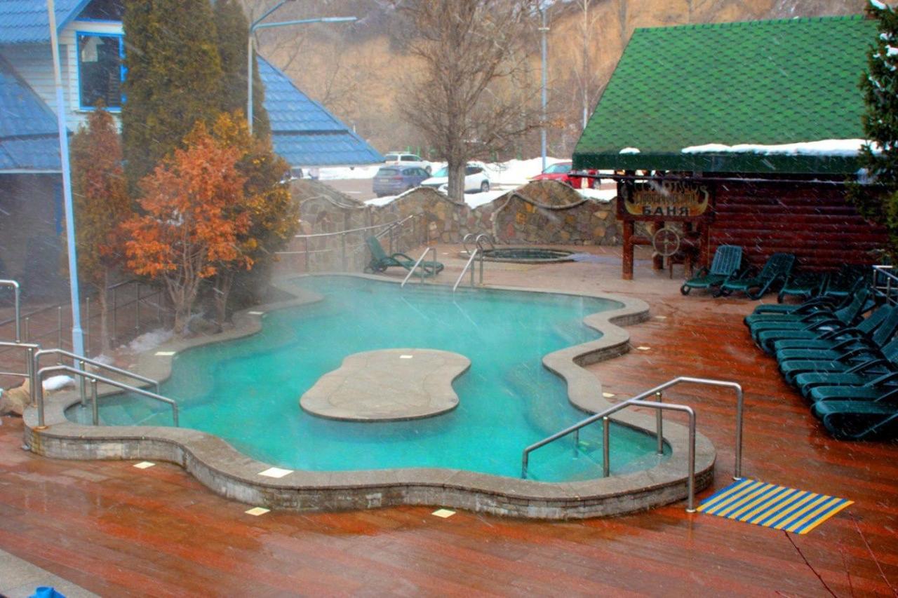 Тау-House Hotel Kok-Shoky Екстериор снимка