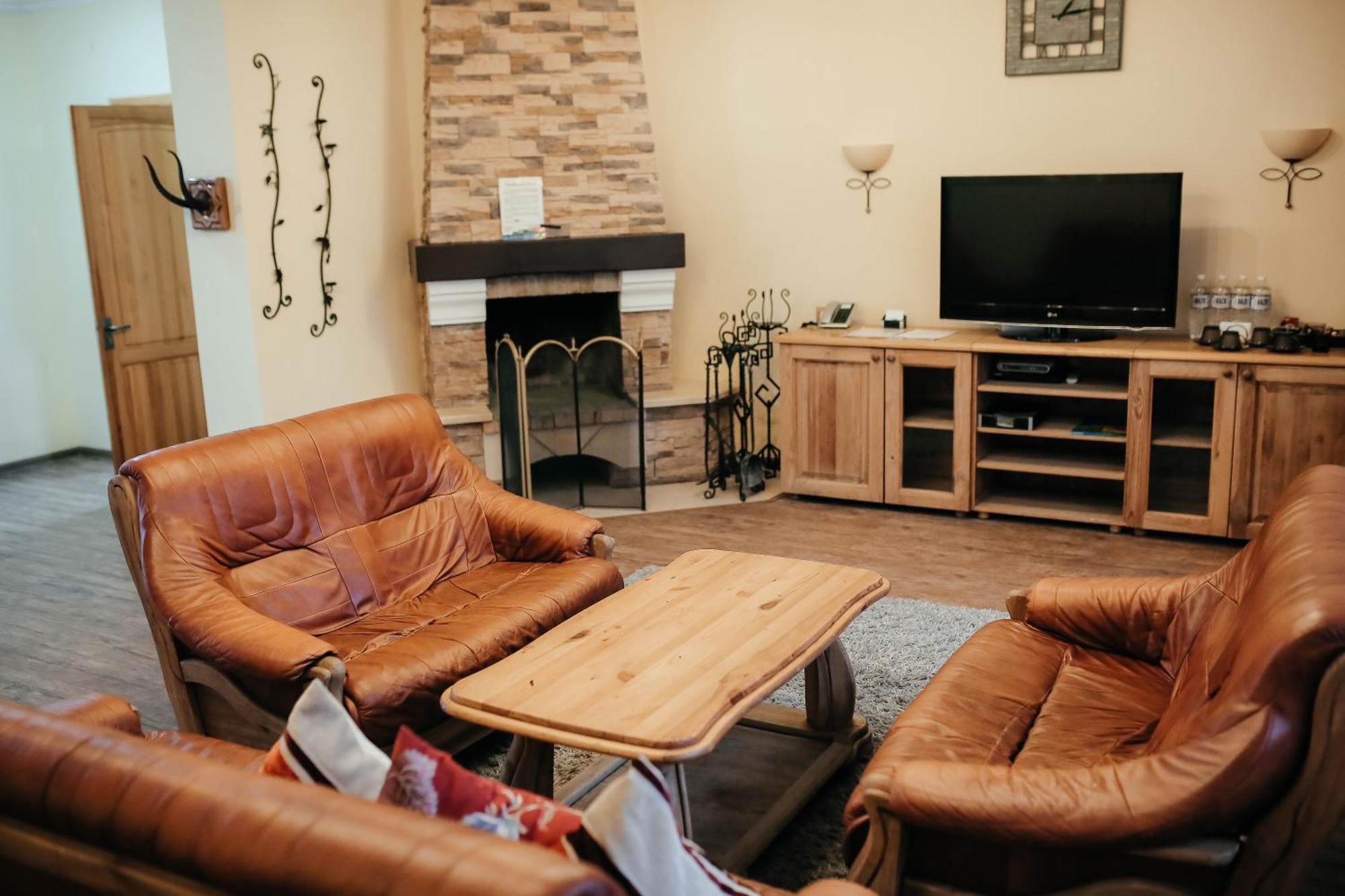 Тау-House Hotel Kok-Shoky Екстериор снимка