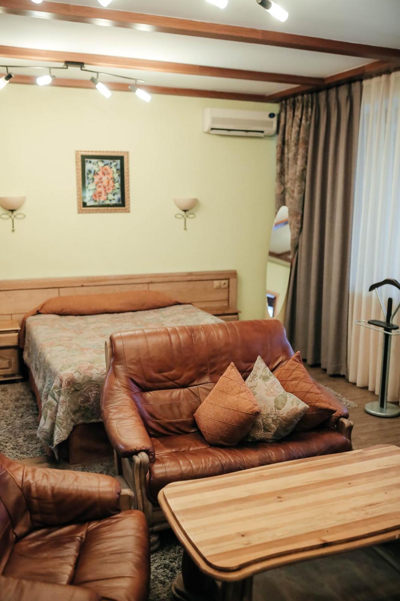Тау-House Hotel Kok-Shoky Екстериор снимка