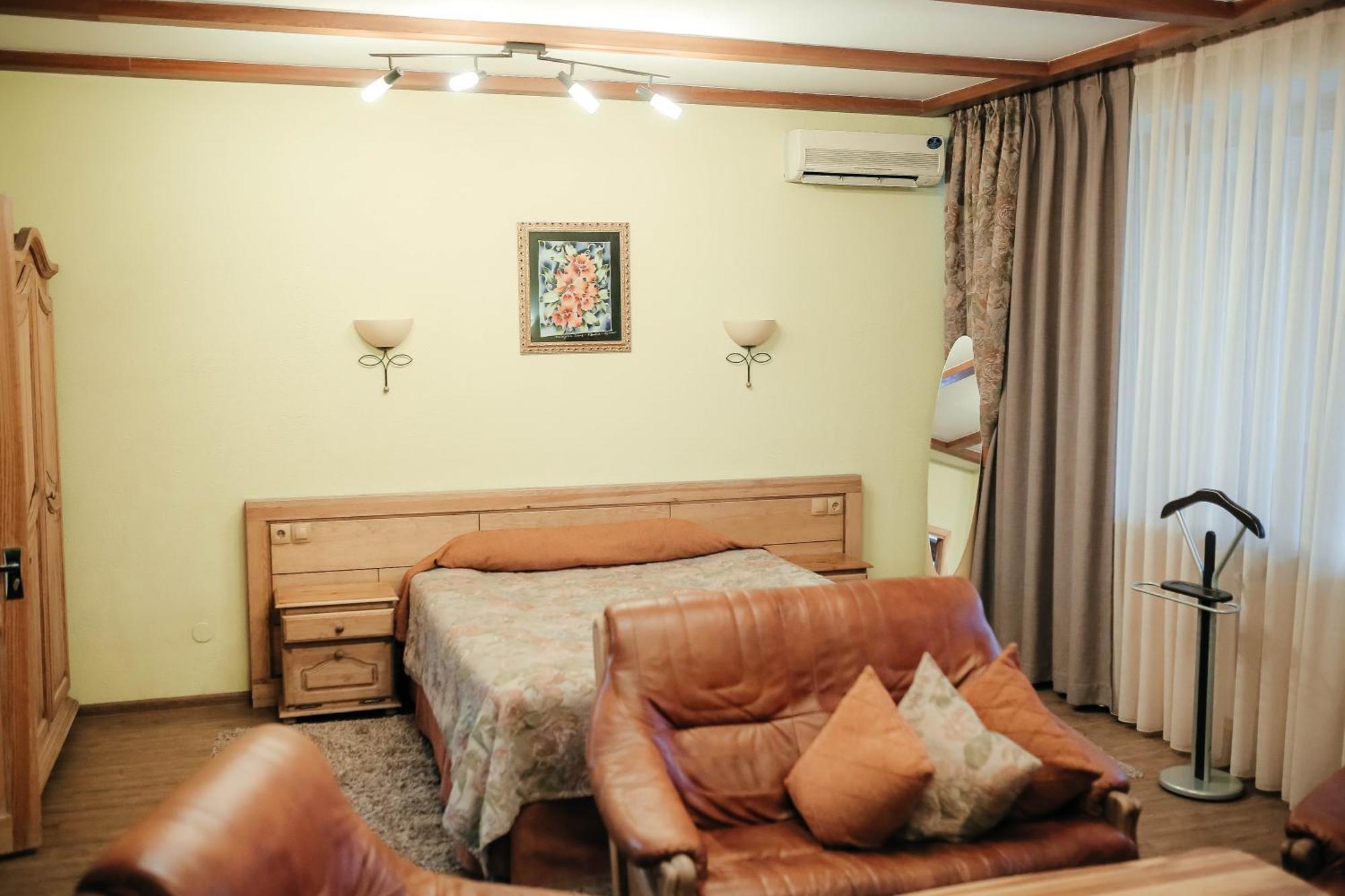 Тау-House Hotel Kok-Shoky Екстериор снимка
