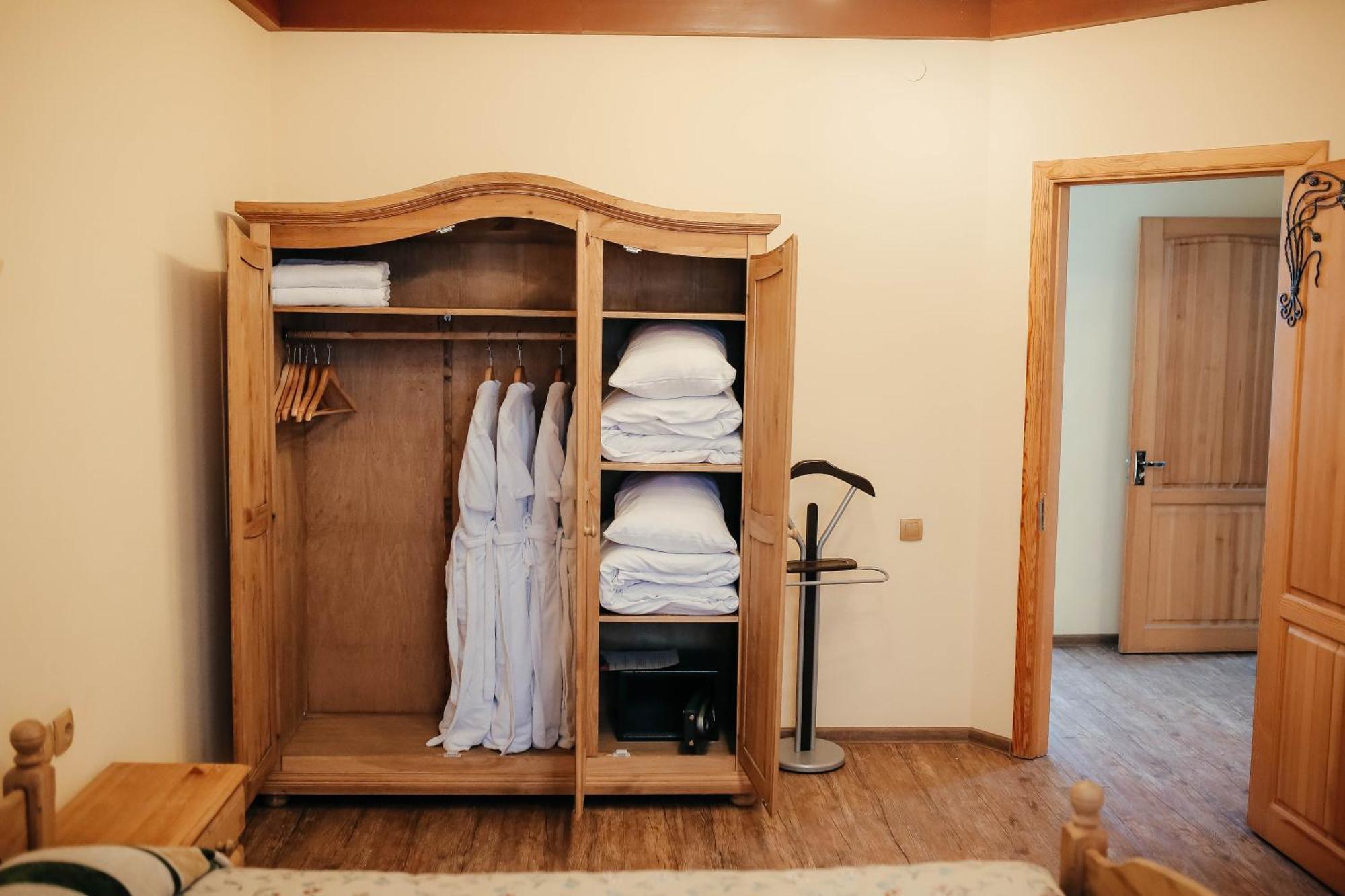Тау-House Hotel Kok-Shoky Екстериор снимка