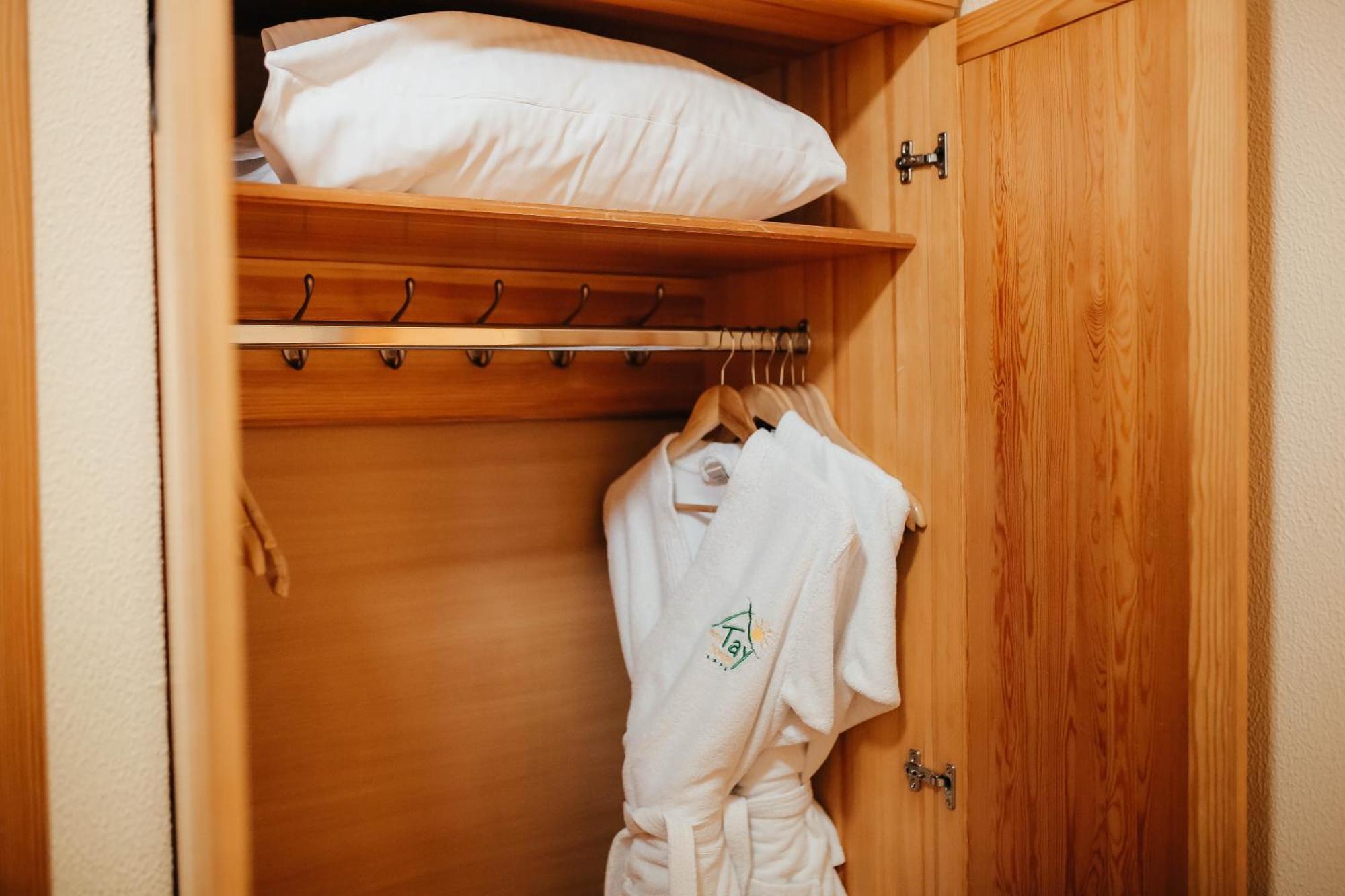 Тау-House Hotel Kok-Shoky Екстериор снимка