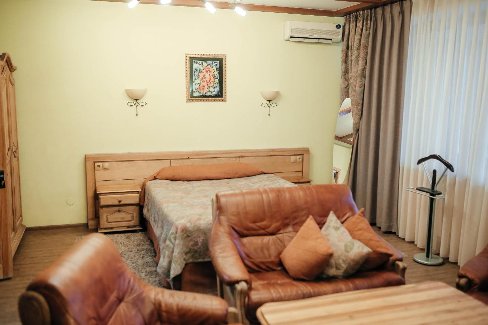 Тау-House Hotel Kok-Shoky Екстериор снимка