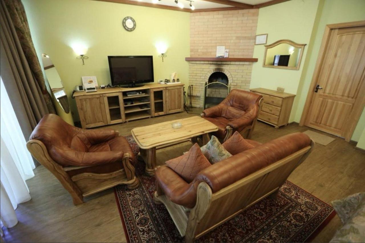 Тау-House Hotel Kok-Shoky Екстериор снимка