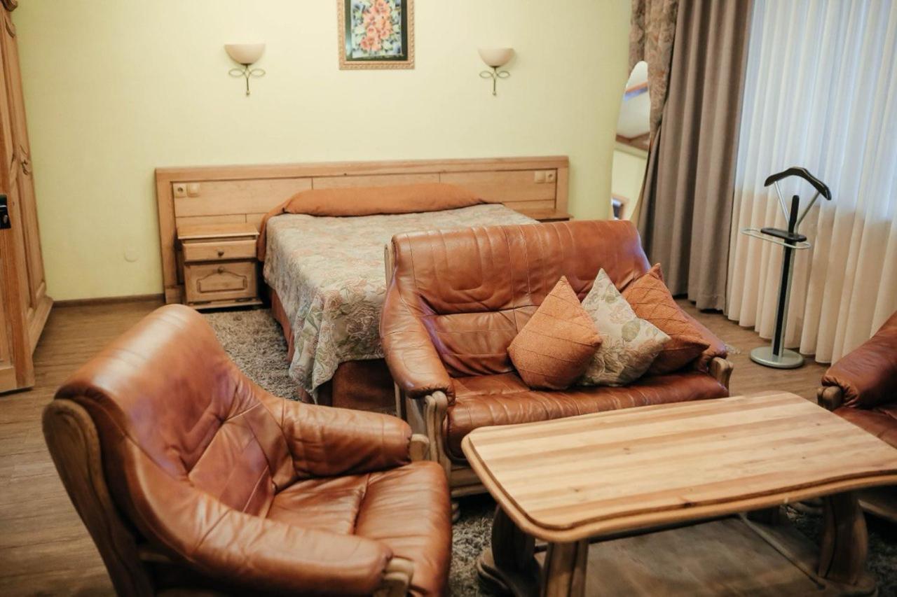 Тау-House Hotel Kok-Shoky Екстериор снимка